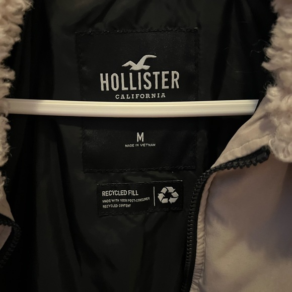 Hollister Faux Fur collar puffer bomber jacket - Picture 4 of 5